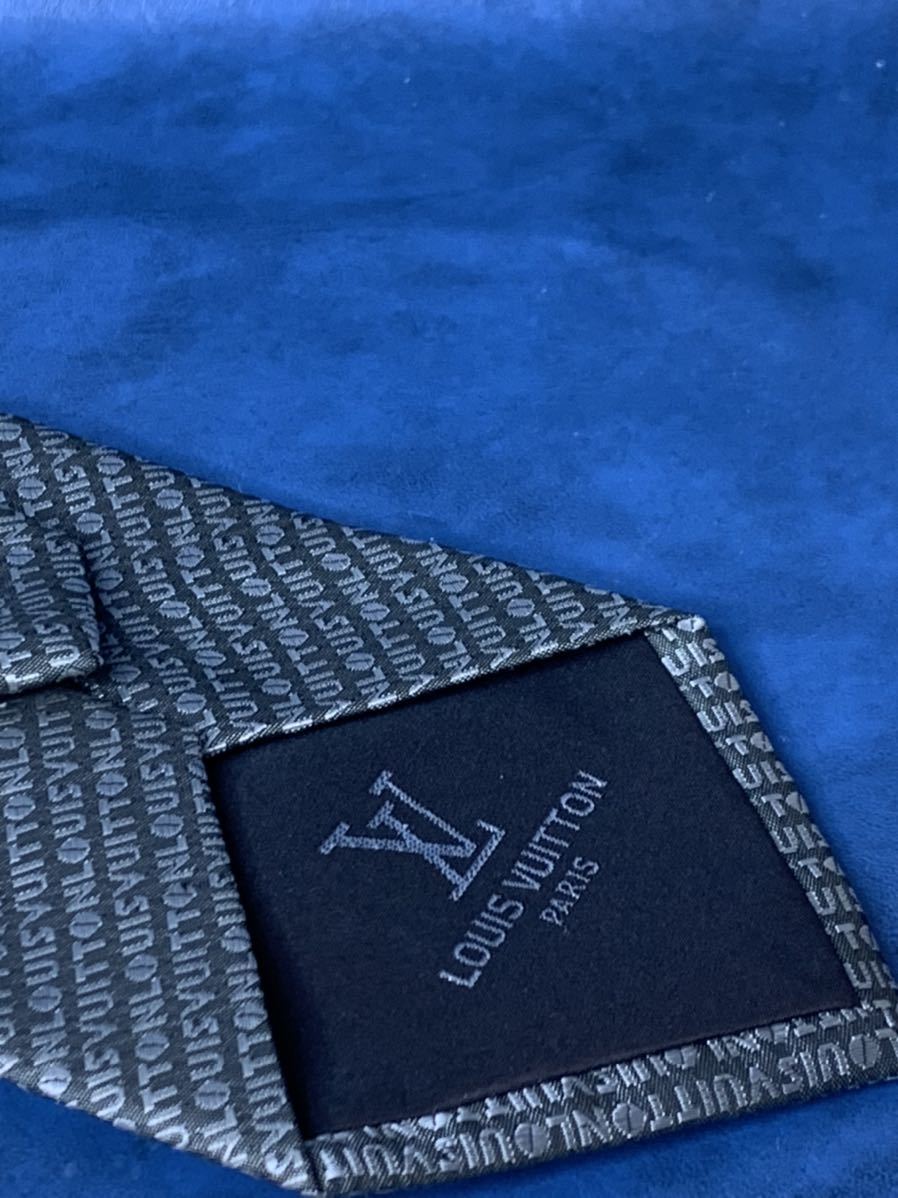 美品 ルイヴィトン LOUIS VUITTON ネクタイ グレー（シルバー）系 ロゴ