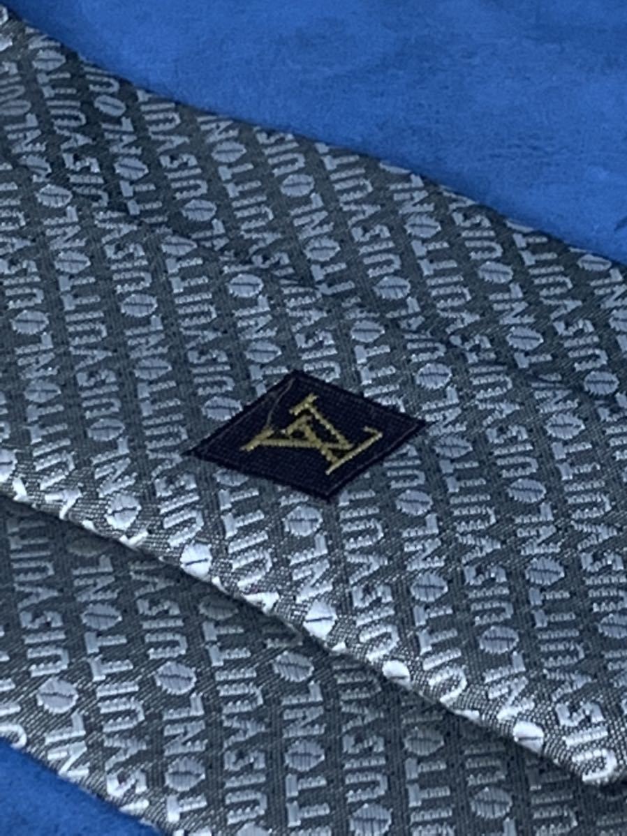 美品 ルイヴィトン LOUIS VUITTON ネクタイ グレー（シルバー）系 ロゴ