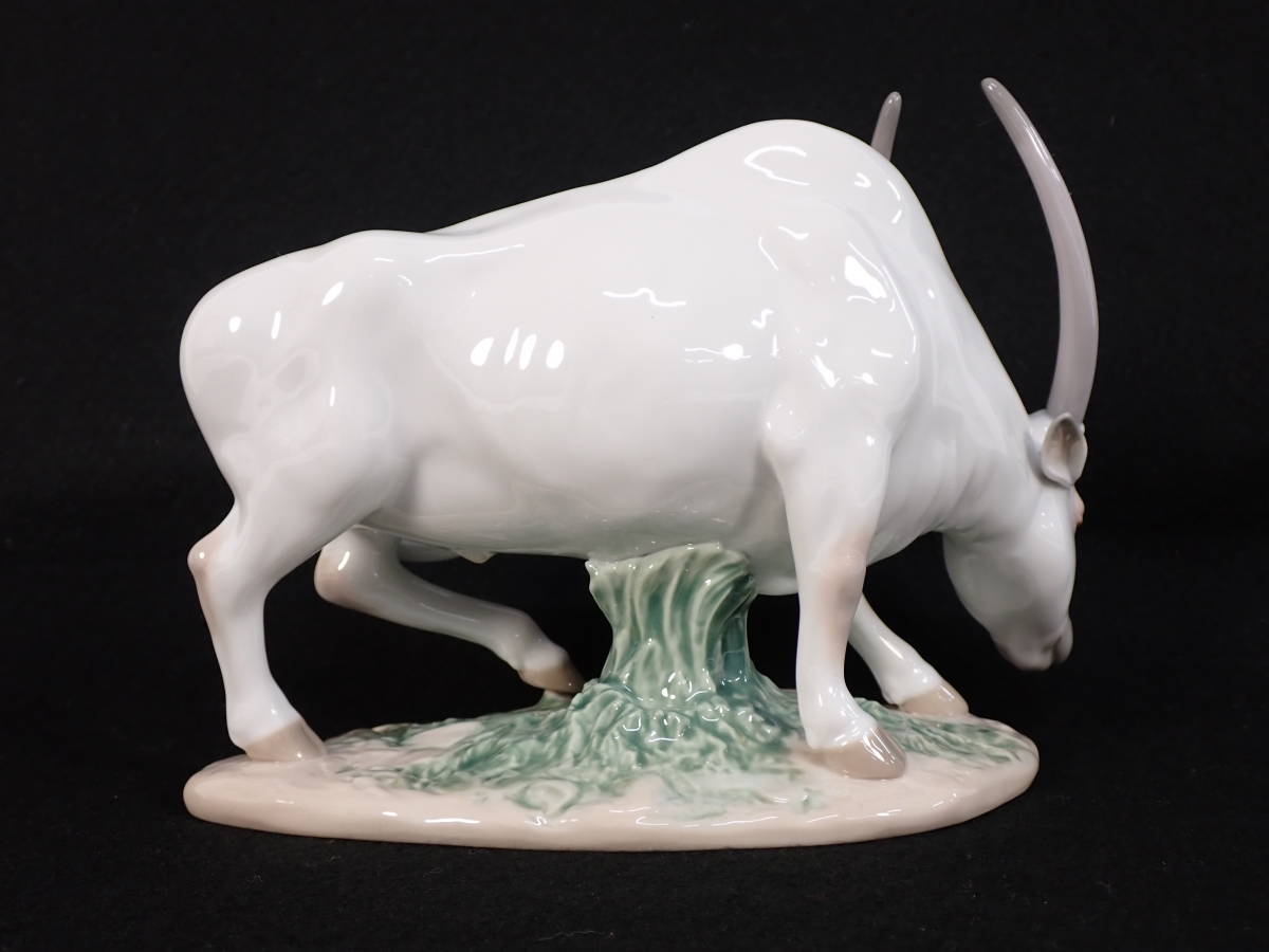 LLADRO リアドロ リヤドロ 丑 牛 うし 十二支コレクション 台座付き 陶器 アンティーク インテリア フィギュリン 置き物 8369 リヤドロ | リヤドロ公式オンライン