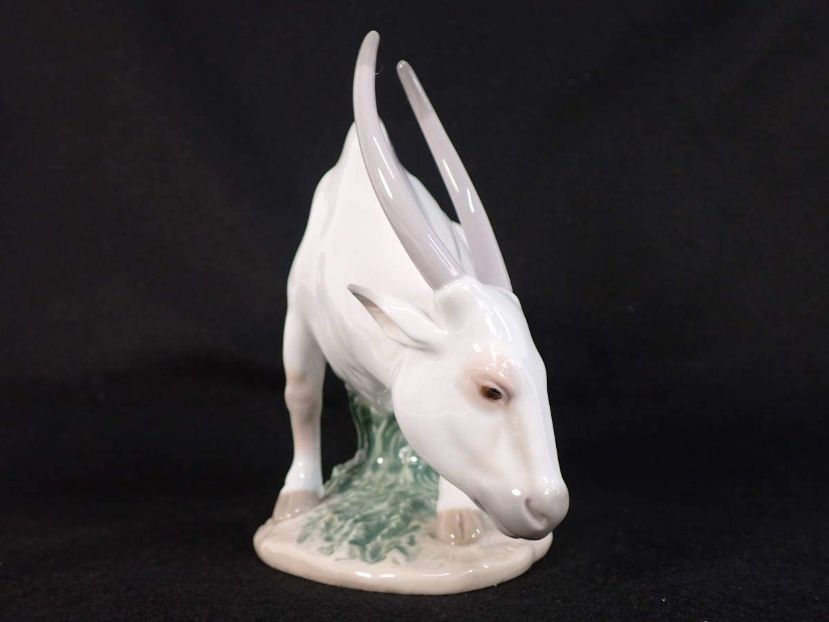 LLADRO リアドロ リヤドロ 丑 牛 うし 十二支コレクション 台座付き 陶器 アンティーク インテリア フィギュリン 置き物 8369 リヤドロ | リヤドロ公式オンライン