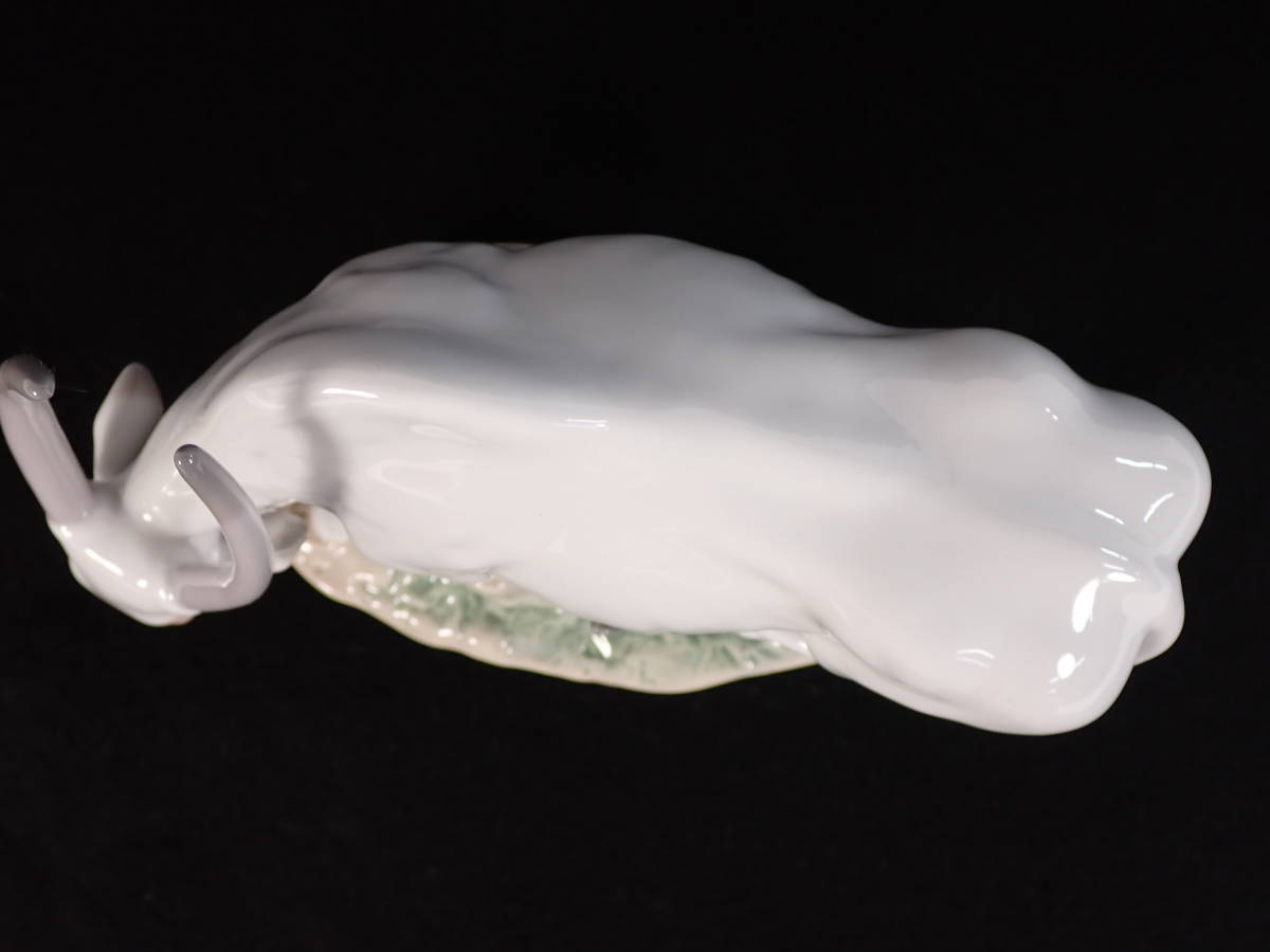 LLADRO リアドロ リヤドロ 丑 牛 うし 十二支コレクション 台座付き 陶器 アンティーク インテリア フィギュリン 置き物 8369 リヤドロ | リヤドロ公式オンライン