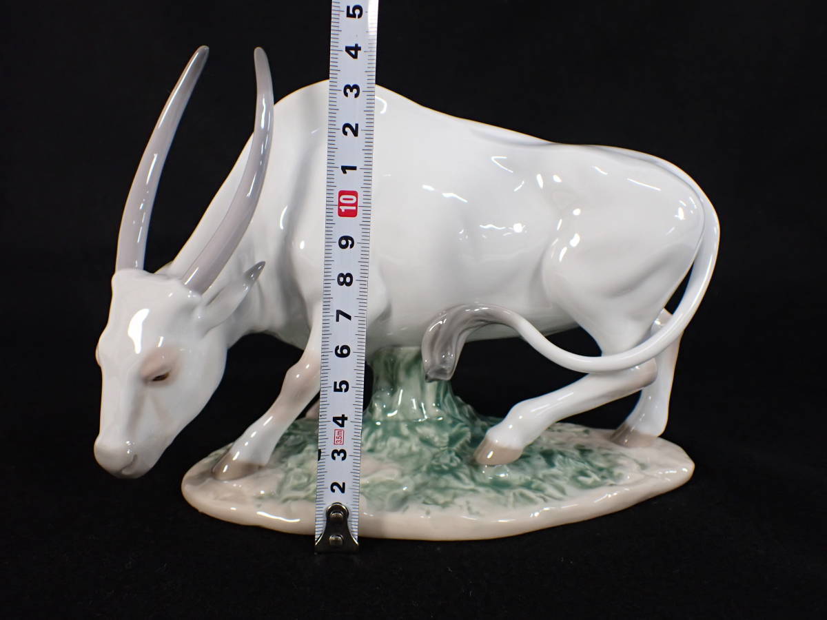 LLADRO リアドロ リヤドロ 丑 牛 うし 十二支コレクション 台座付き 陶器 アンティーク インテリア フィギュリン 置き物 8369 リヤドロ | リヤドロ公式オンライン