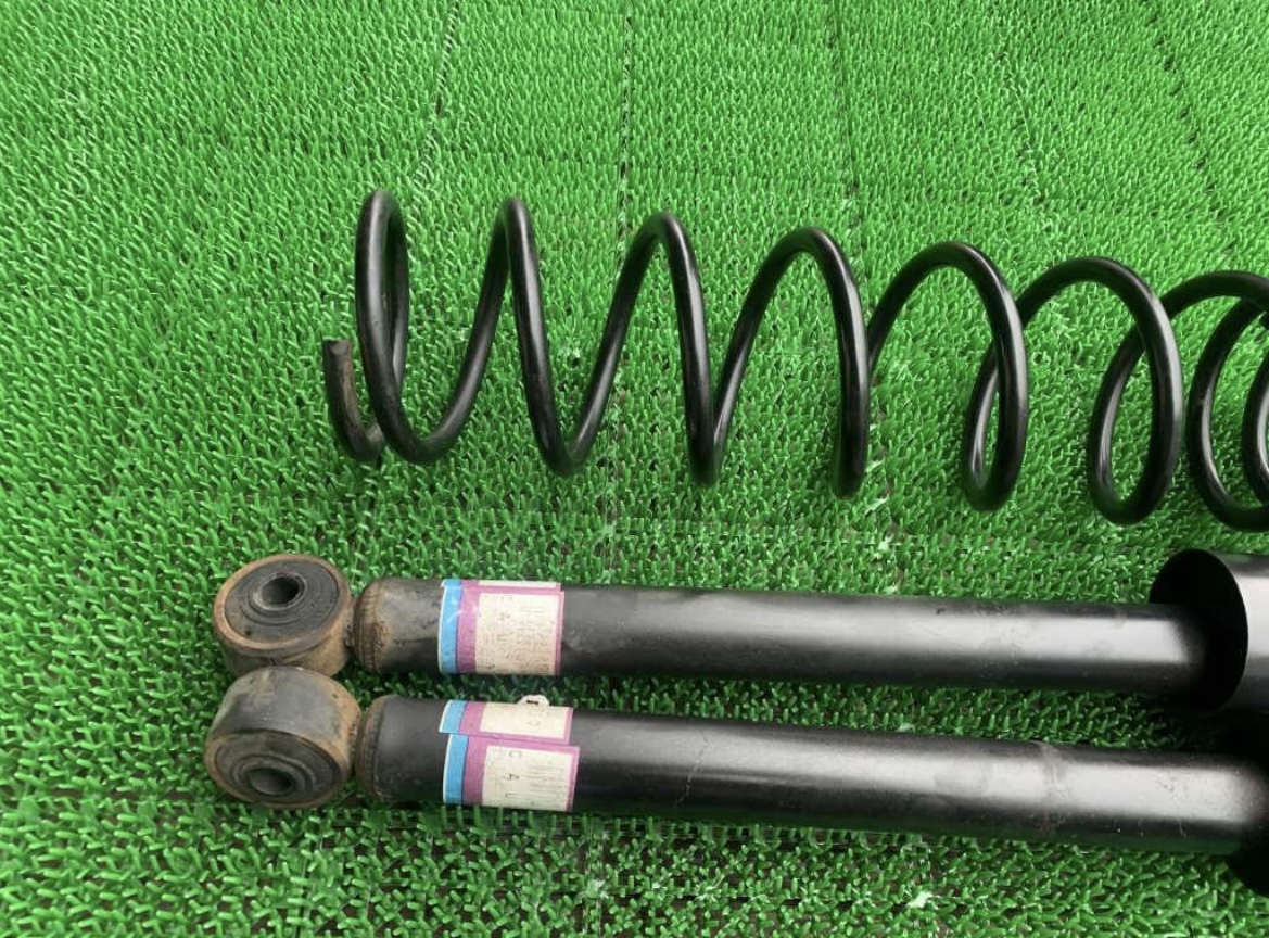 再出品 タント カスタム L375S L385S サスペンション 一台分 フロント 