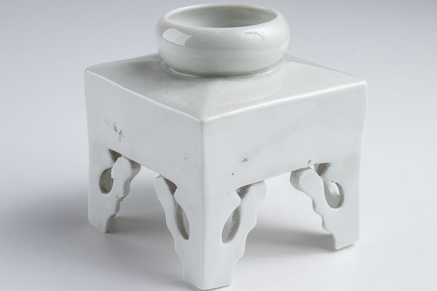 新作登場，定番 茶道具 古伊万里白磁盃台 江戸後期 14572 透かし彫り 伊万里 陶磁器 さかずきだい 渡盞 後盤 茶席 茶会 杯 引盃 酒席 古道具 酒器(白磁)｜売買されたオークション情報、yahooの商品情報をアーカ 伊万里、有田