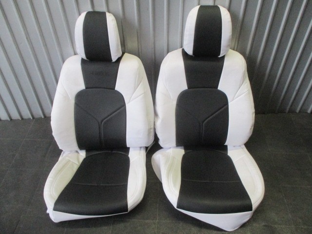 3715 DAA- ZVW30 プリウス 左右 フロント シートカバー 【HELIOS】 ホワイト/ブラック 内装関係