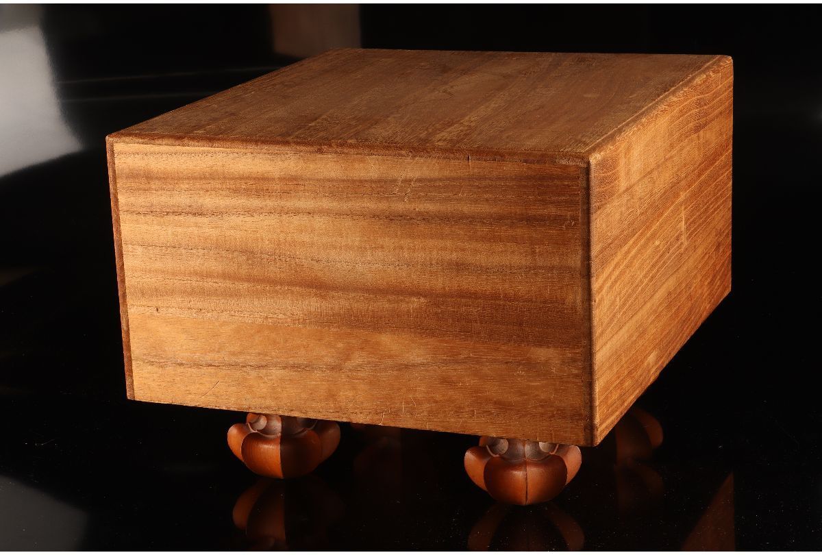 [URA]本榧製足付将棋盤/厚み18cm/約11.5kg/4-s12-18(検)骨董/将棋駒/カヤ/囲碁/将棋/碁笥/娯楽/趣味/碁石 | 前川榧碁盤店 本榧脚付将棋盤