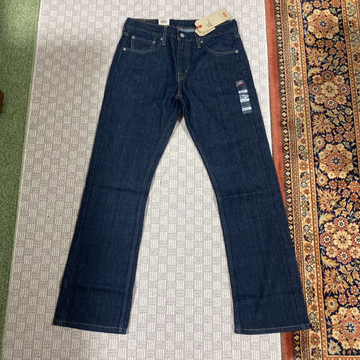 新品 Levi