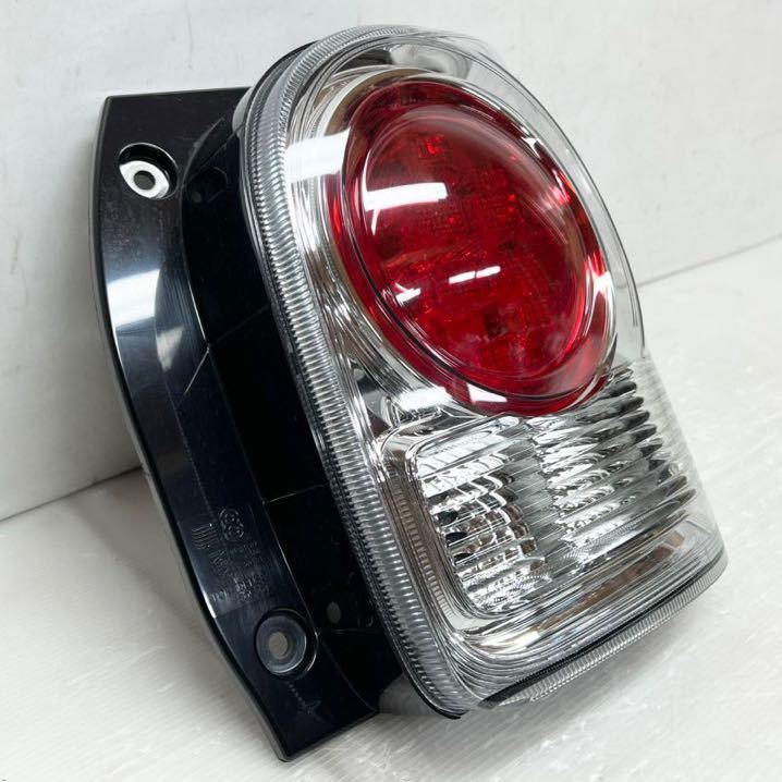 ムーヴ キャンバス LA800S/LA810S 純正 LED 右 テールランプ ライト