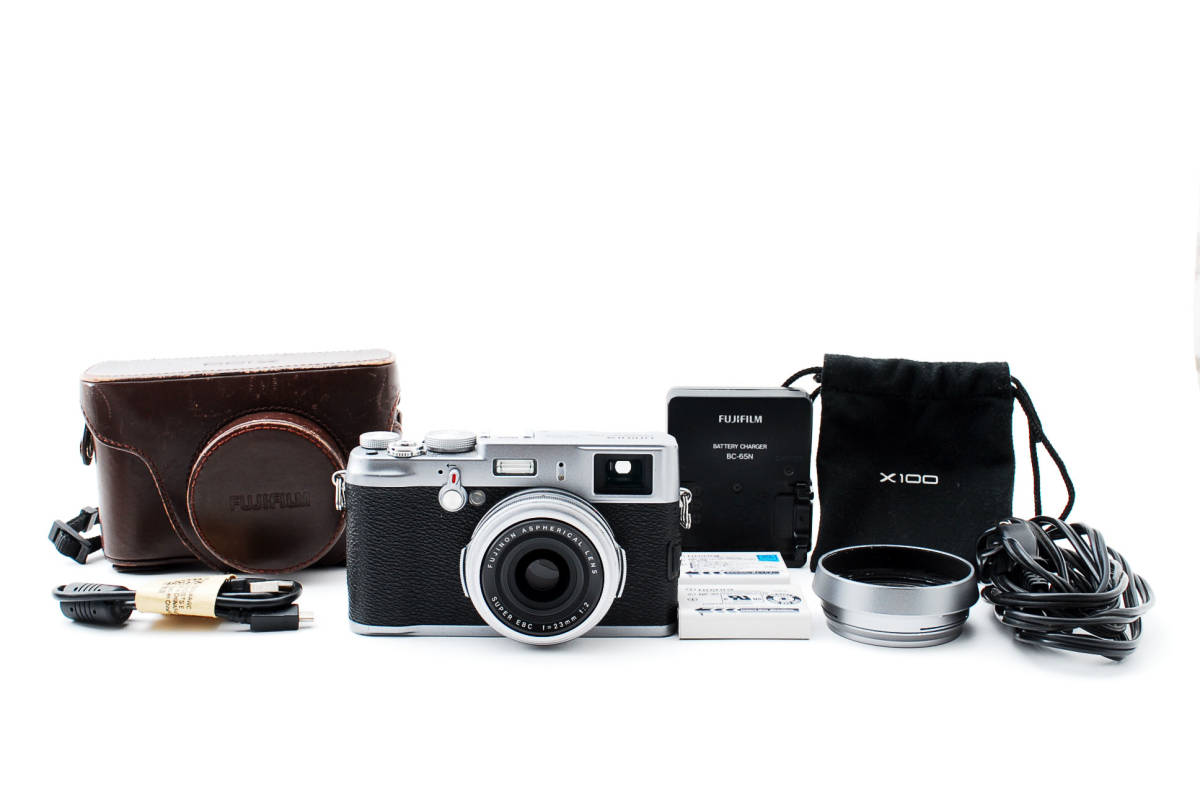 【美品】FUJIFILM XQ1 バッテリー・ケースおまけ バッテリー2個 別売りフード 革ケース付！ FUJIFILM フジフイルム