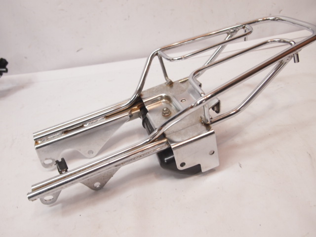 モンキー50純正キャリア 目立つガリ傷歪みなし。交換に ツールボックス