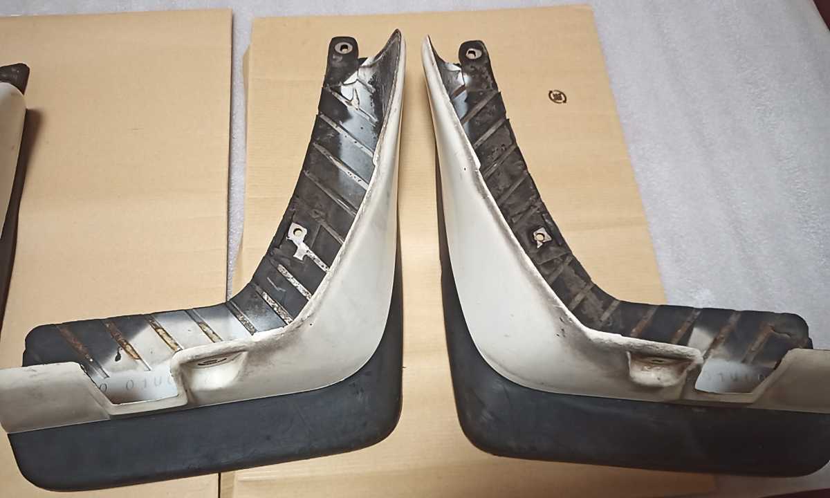 ニッサン スカイライン HCR32 HR32 マッドガード R32 4ドア セダン 純正OP マッドガード 泥除け HCR32 HNR32 ECR32 HR32
