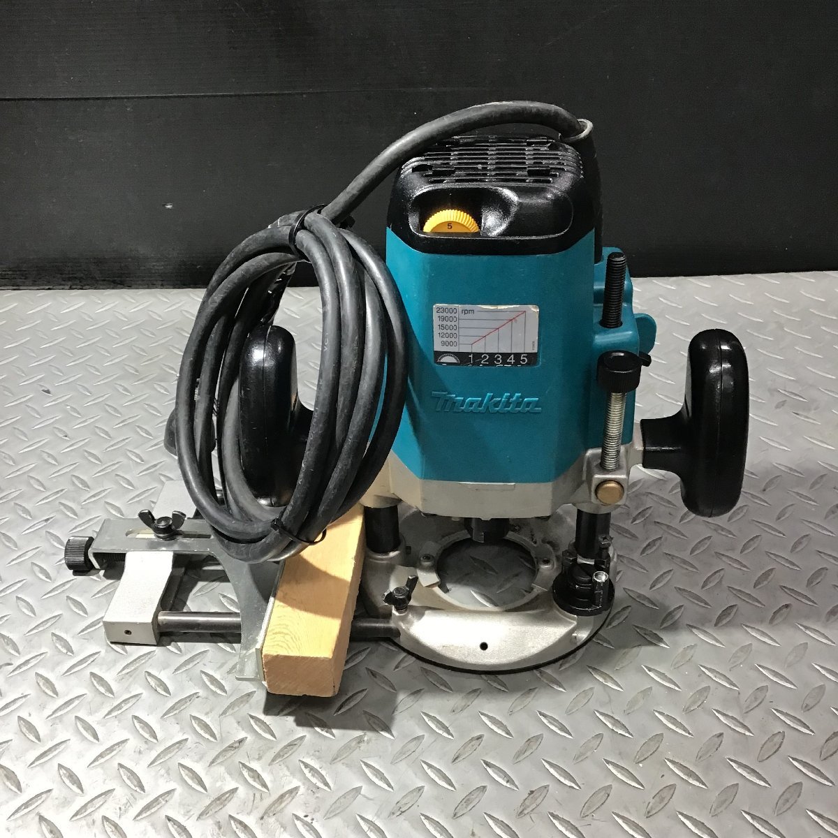 マキタ　ルーター　3612C 現状品】マキタ makita 3612C 電子ルータ チャック孔径 Φ12mm ※通電