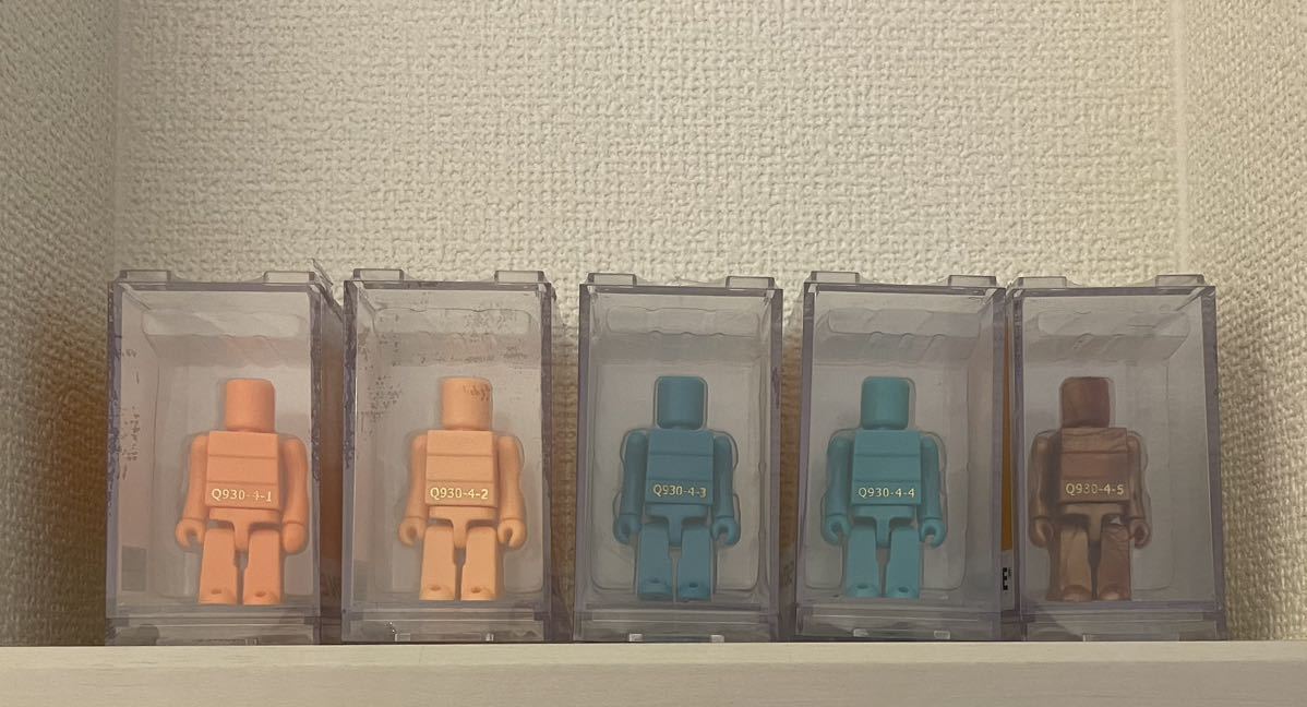 ベアブリック ケース BE@RBRICK PANTONE キューブリック　パントン　POWER OF COLORS 未開封品　スペシャルポリカーボネイトケース　