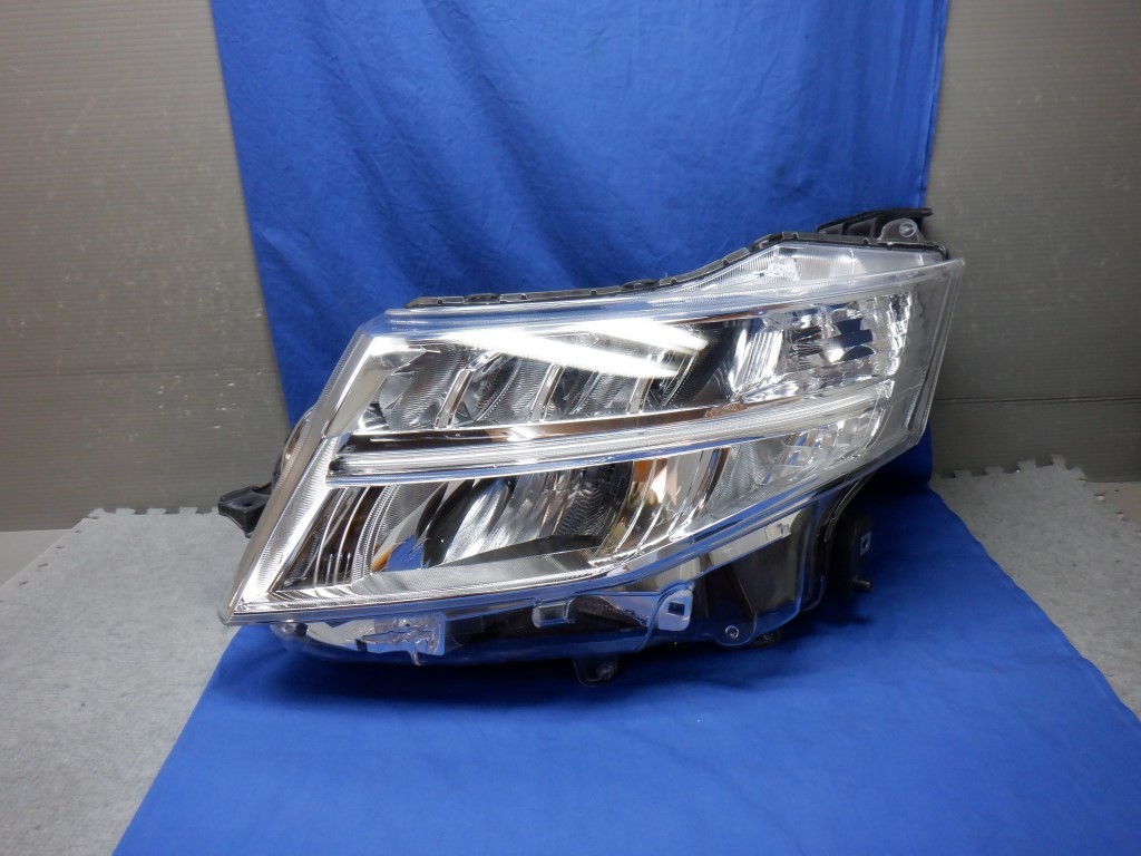 ルーミー M900A/M910A 前期 左ヘッドライト LED W3918 (Z7005) ライト