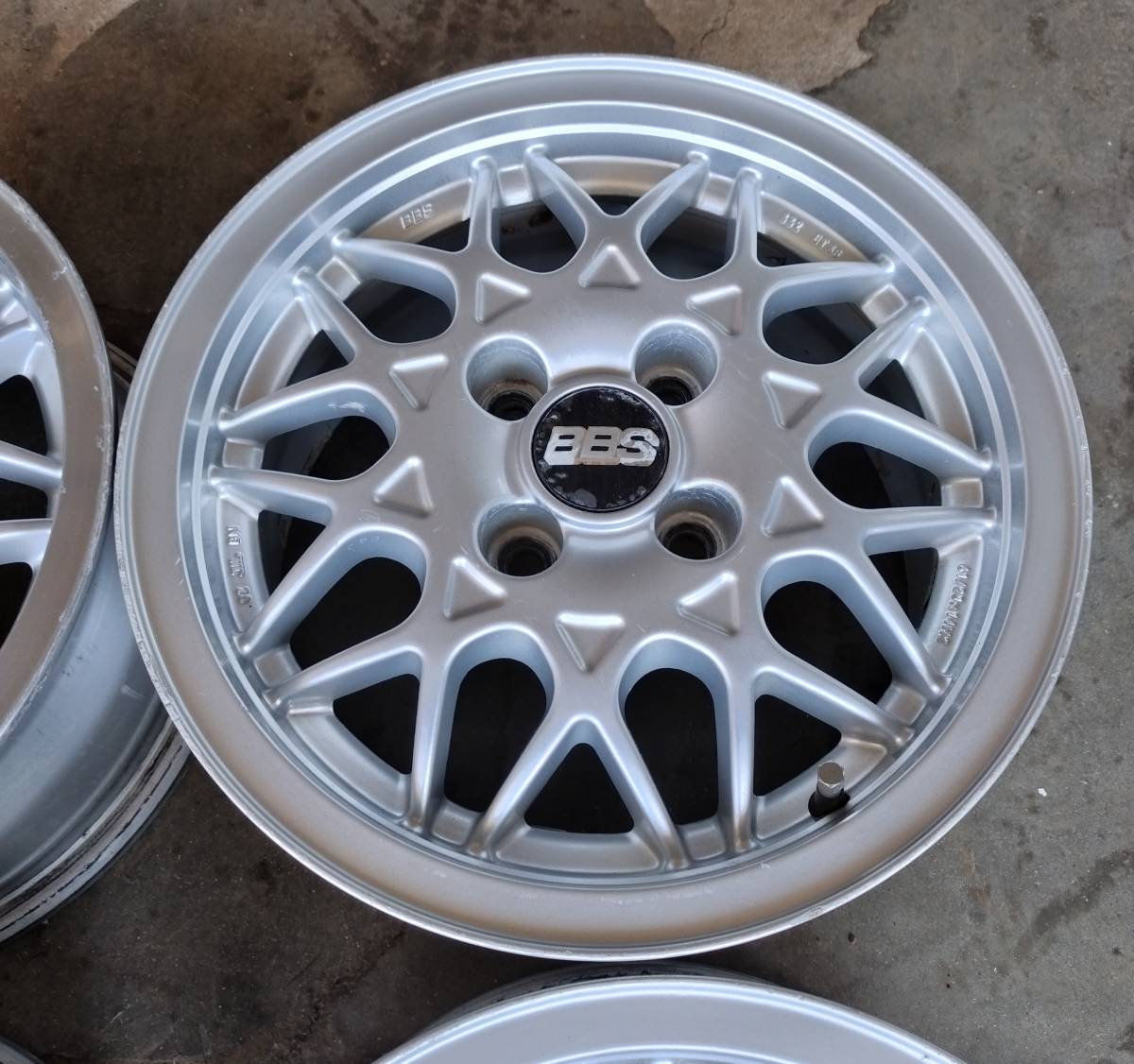 BBS 332 VW純正 14インチ 6.5J +38 4H 100 4本の入札履歴 - 入札者の順位