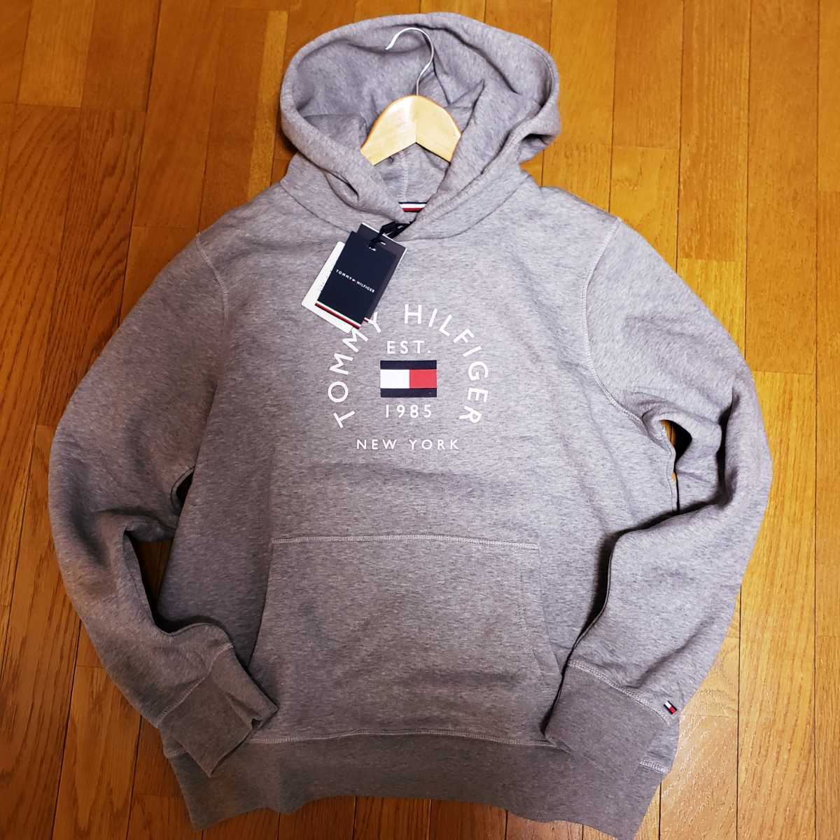 新品】TOMMY HILFIGER Lサイズ ロゴ パーカー グレー 裏起毛 