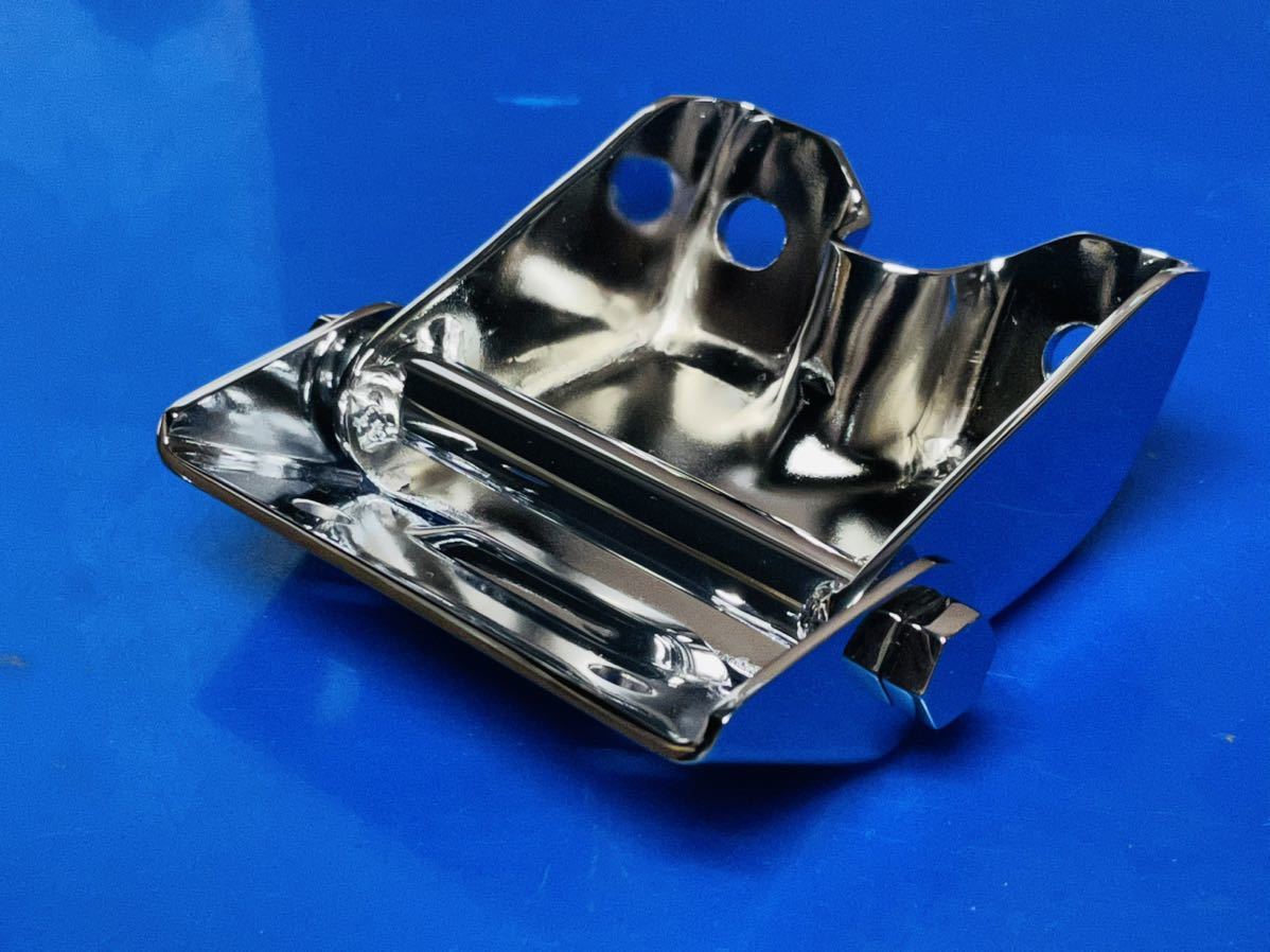 ダックス純正シートヒンジ　☆ クロームメッキ　ホンダ　くるくる　Dax 新品加工　1 ダックス純正シートヒンジ くるくる クロームメッキ ホンダ シートヒンジとシートロック メッキ加工されてい
