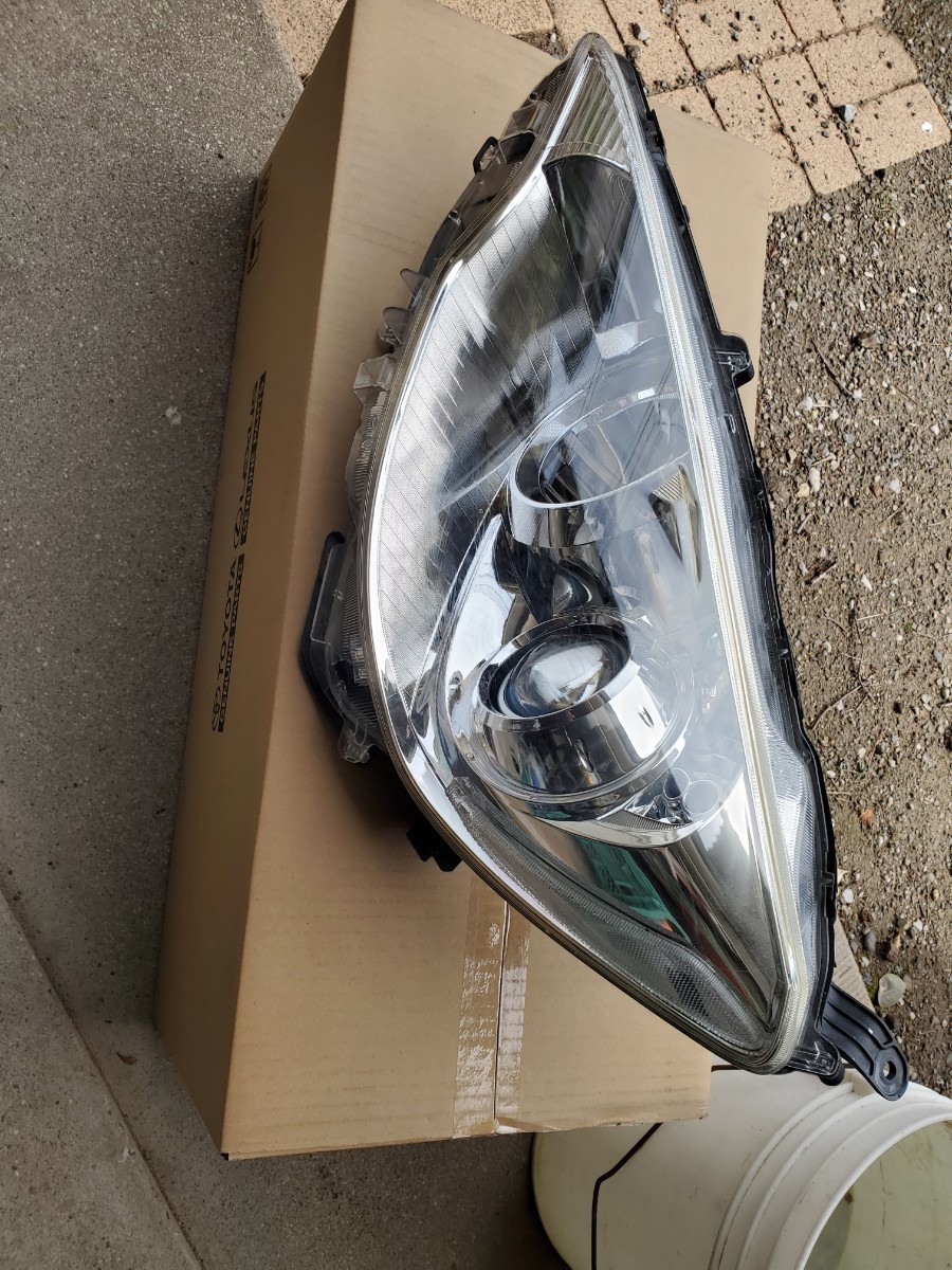 送料無料　アクア NHP10 前期 ハロゲン 純正 左ヘッドライト/左ヘッドランプ _1