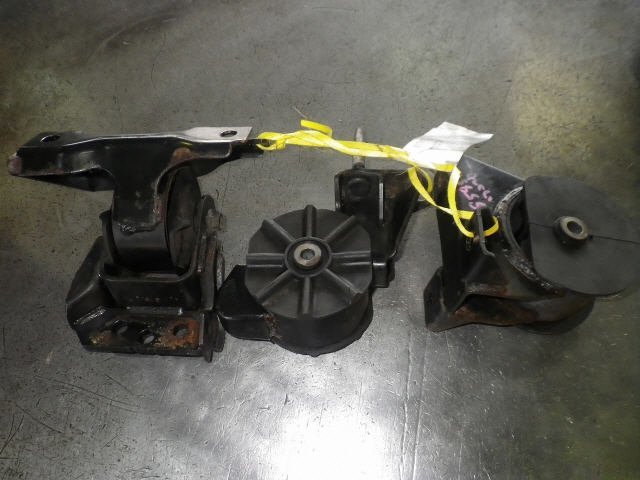 【検査済】 H17年 ワゴンR CBA-MH21S エンジンマウント 3点セット 11610-58J10 [ZNo:05002175] 9595