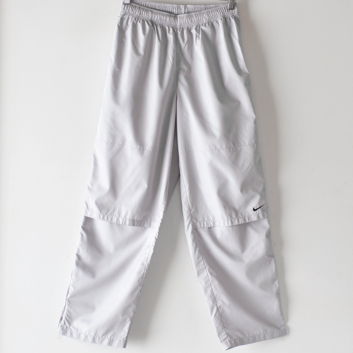 00s NIKE ナイキ トレーニング ナイロンパンツ メンズL ライトグレー ミニスウィッシュ 刺繍 裾ジッパー