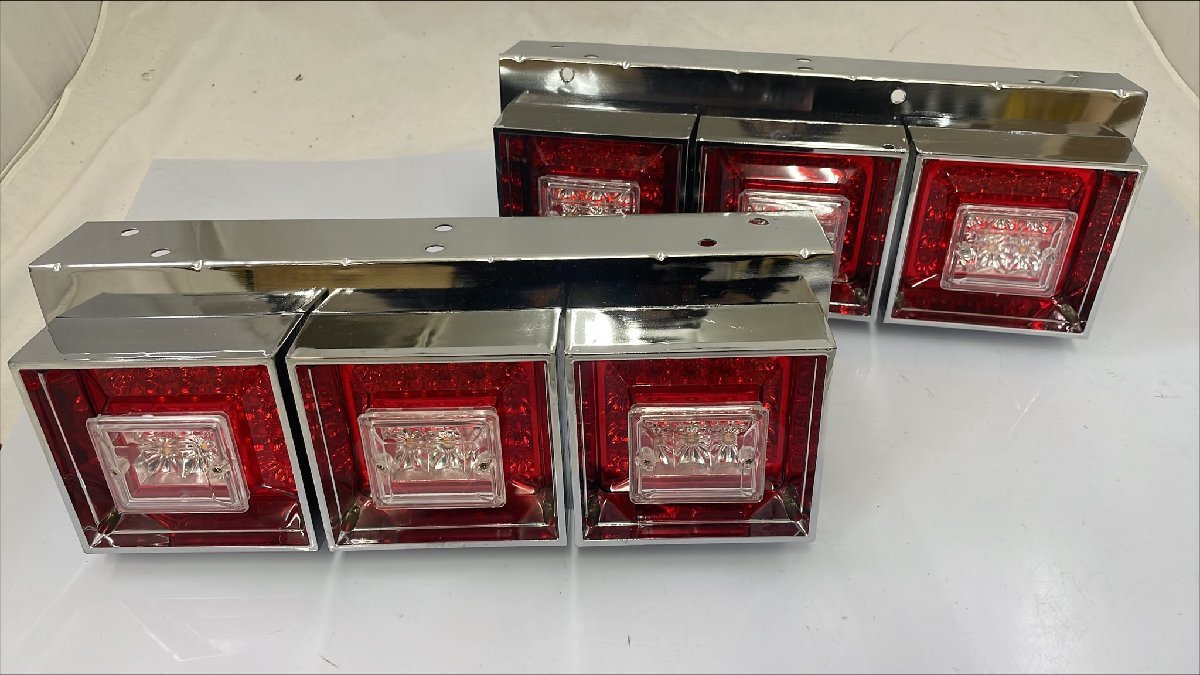 訳あり 大特価1円～】小、中型トラック用 LED 3連 角型 テールランプ