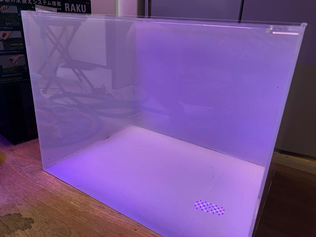 中古)アクリル水槽 600x450x450 4面ホワイトバックスクリーン貼り付け