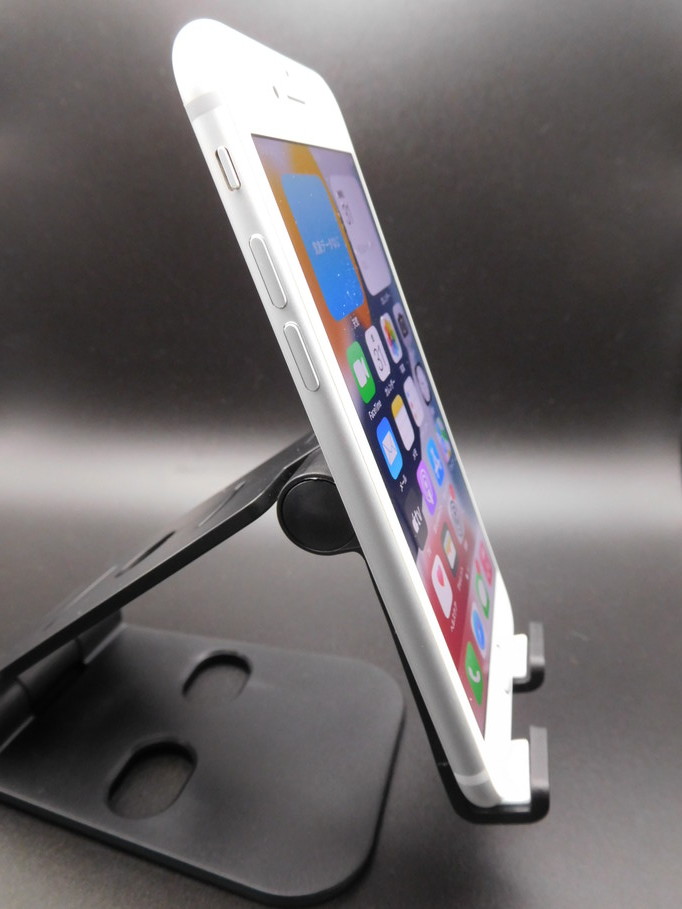 1556【良品】B 85% iPhone8 64GB本体 ホワイト ドコモSIMロック解除