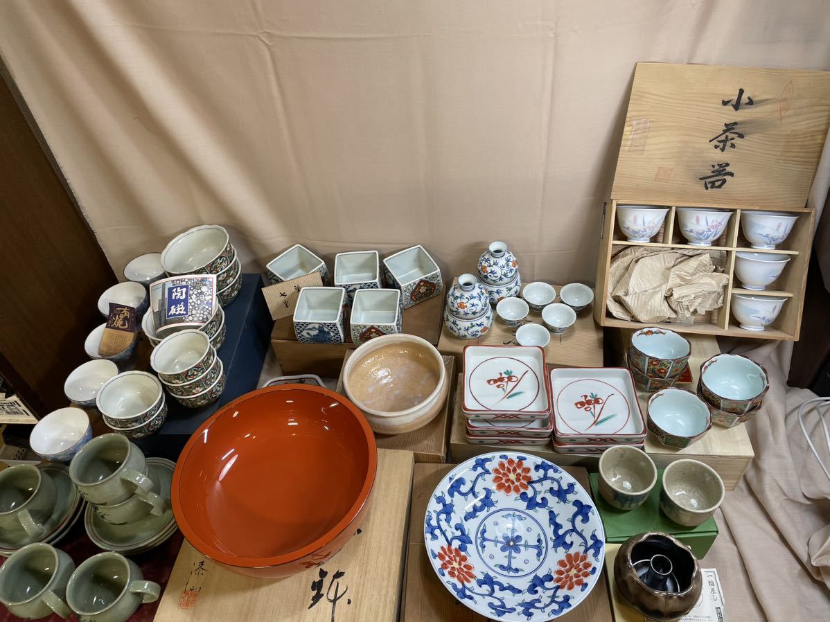 柿右衛門 陶器製 湯飲み 8個セット 木箱付き（有田焼 湯呑 湯のみ 蓋 