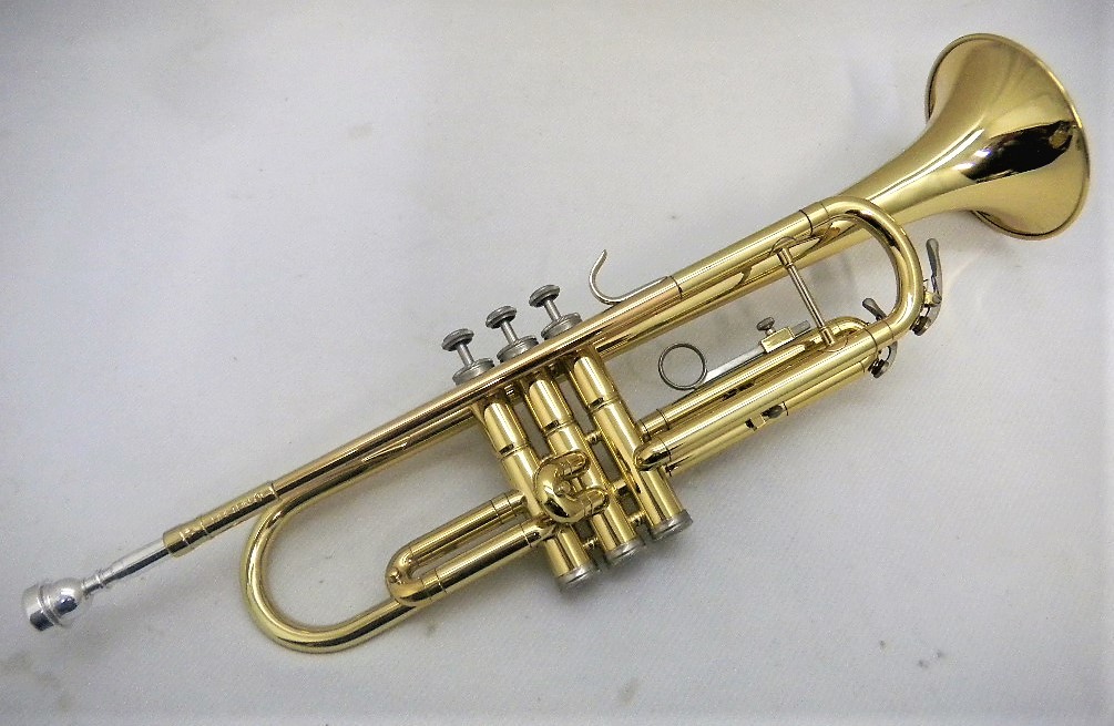 HOLTON COLLEGIATE トランペット T602 本体 ハードケース付 HOLTON