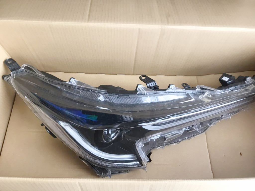 トヨタ カローラツーリング等 右LEDヘッドランプ純正 自動車メーカー別