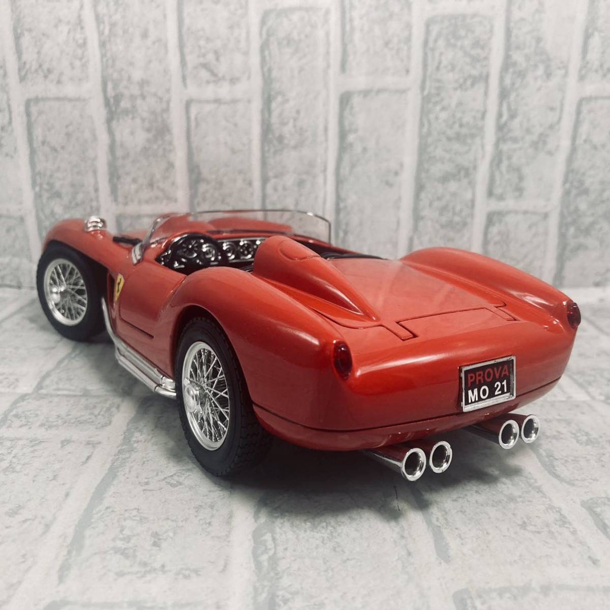 1円～】Bburago 1/18スケール フェラーリ F40 RD + 18-16001R 2台