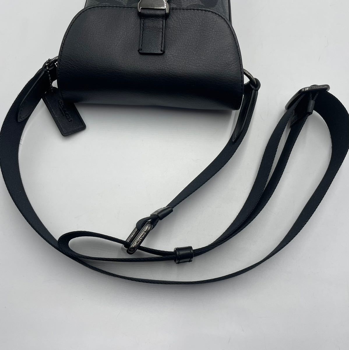 1円 【定価10万級】 コーチ coach サコッシュ ショルダーバッグ ビジネスバッグ ブラック 黒 メンズ レディース キャンバス シグネチャー コーチ ショルダーバッグ 1円 ビジネス レザー [未使用級]