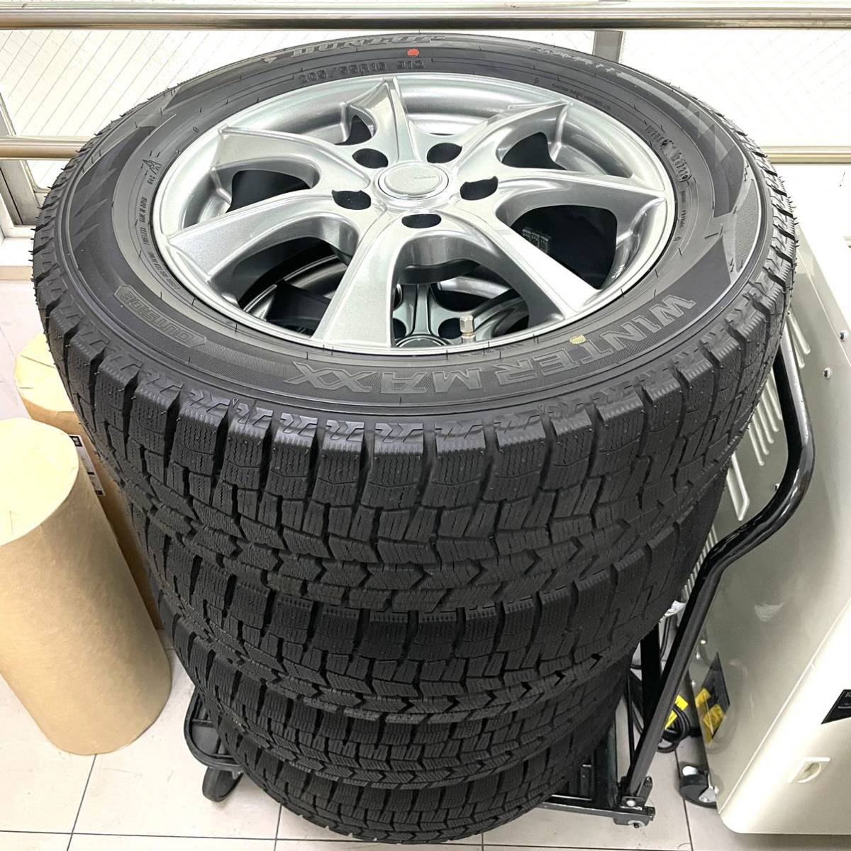 引き取り限定・神戸】ほぼ未使用 スタッドレスタイヤ DUNLOP LEBEN 205