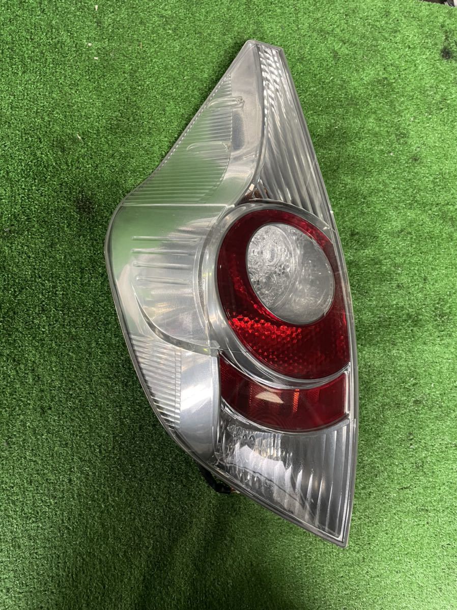 アクア NHP10 前期 テールライト テールランプ 左側 アクア NHP10 前期 純正 左テールランプ/左テールライト STANLEY 52