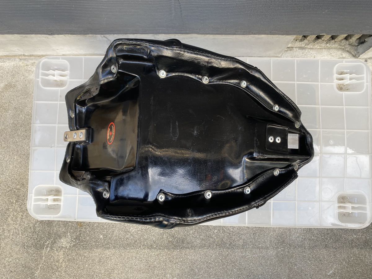 6 ハーレー 社外 ソロシート サンダンス タックロール EVO FXST FLST