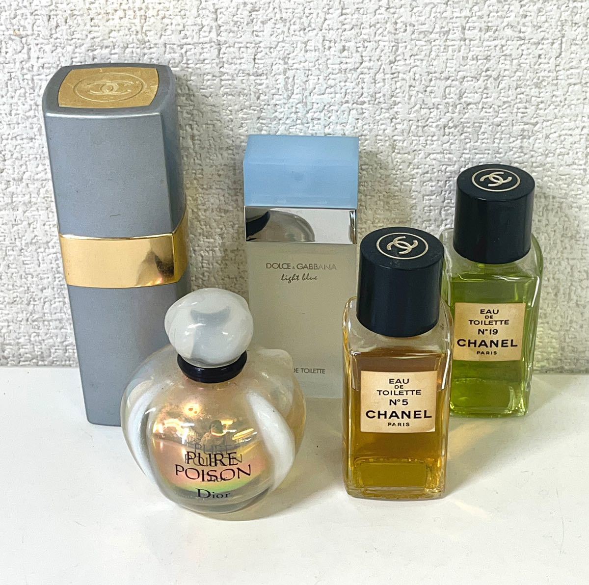 ディオール あなたはどっち派?Dior・CHANELのマニキュアを徹底 ディオール あなたはどっち派?Dior・CHANELのマニキュアを徹底