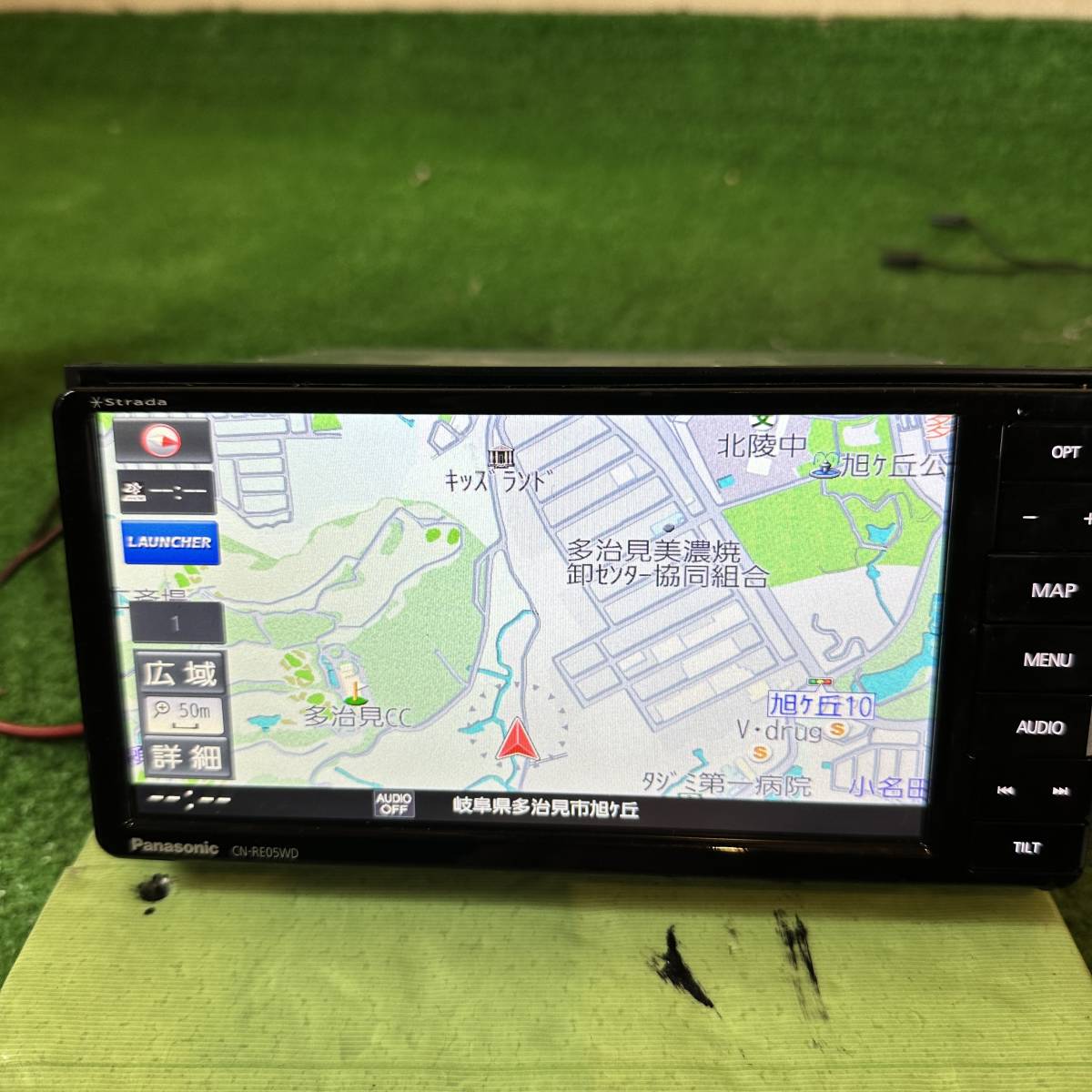 7954) カーナビ Panasonic Strada CN-RE05WD AM/FM/CD/DVD/SD/Bluetooth/フルセグ 7インチワイド