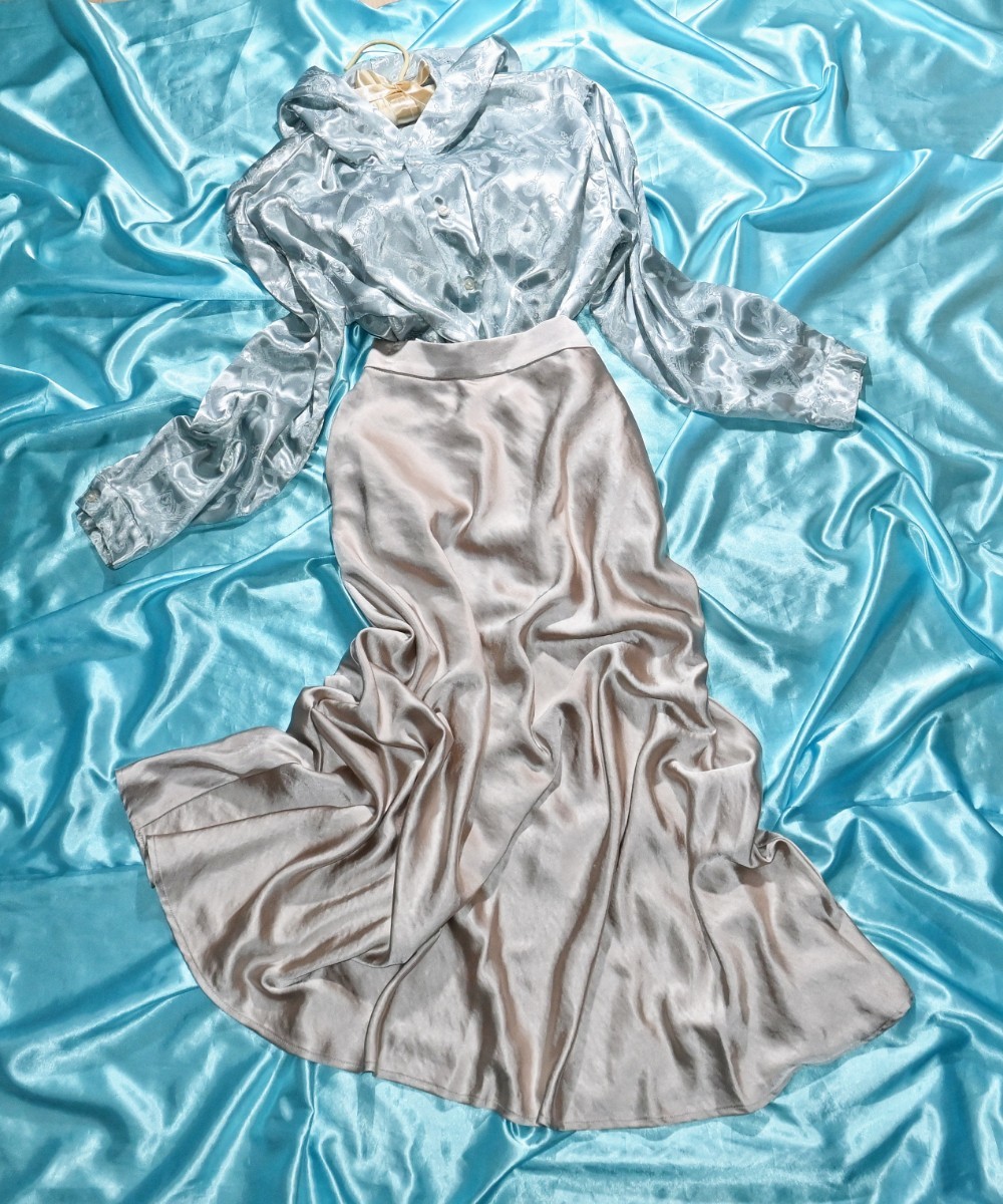 ☆レア 大きめ スカーフ柄光沢サテンフード付きブラウス 超つるつるすべすべ 超光沢サテンスカート ロングフレア コーデセット☆