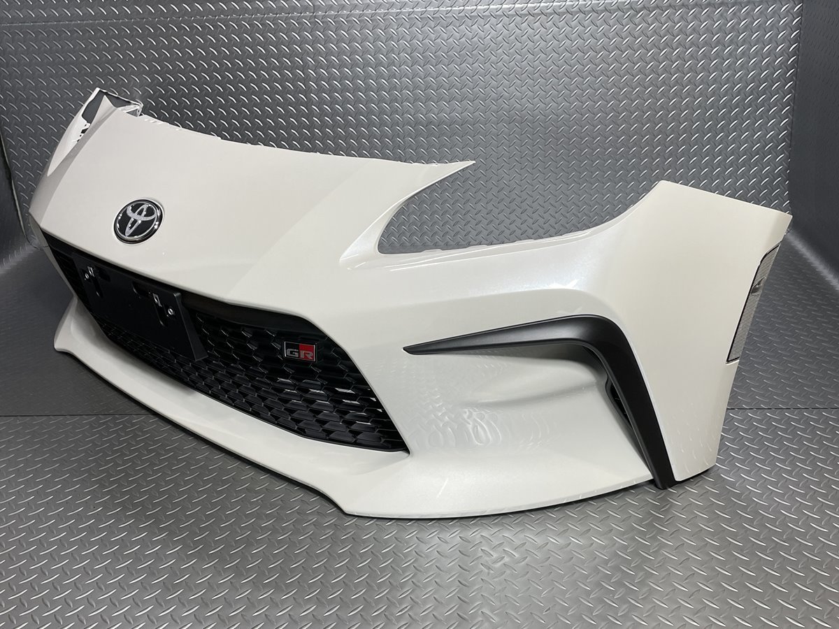 新車外し GR86 ZN8 純正フロントバンパー サイドマーカー付 白パール