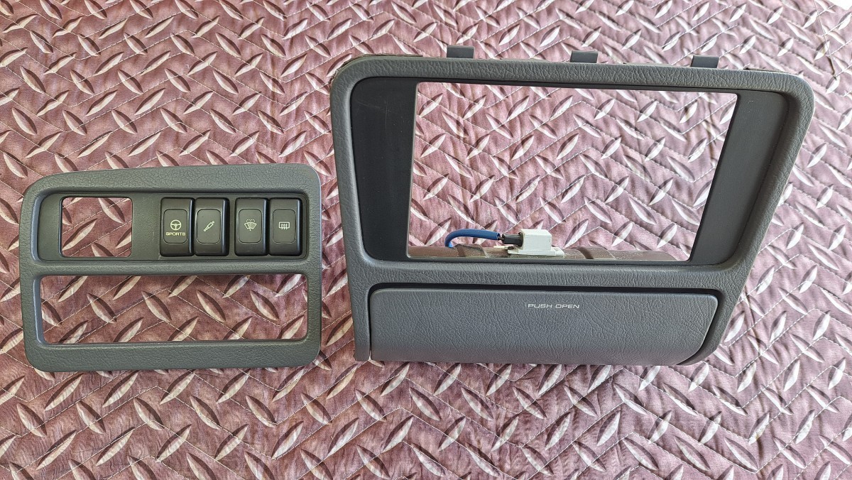 ☆希少灰皿未使用☆日産F31レパード☆オーディオパネル☆クラスター  