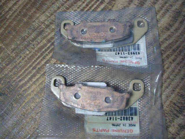 47444☆KR-1/ZXR250☆未使用・純正フロントブレーキパッド(1147