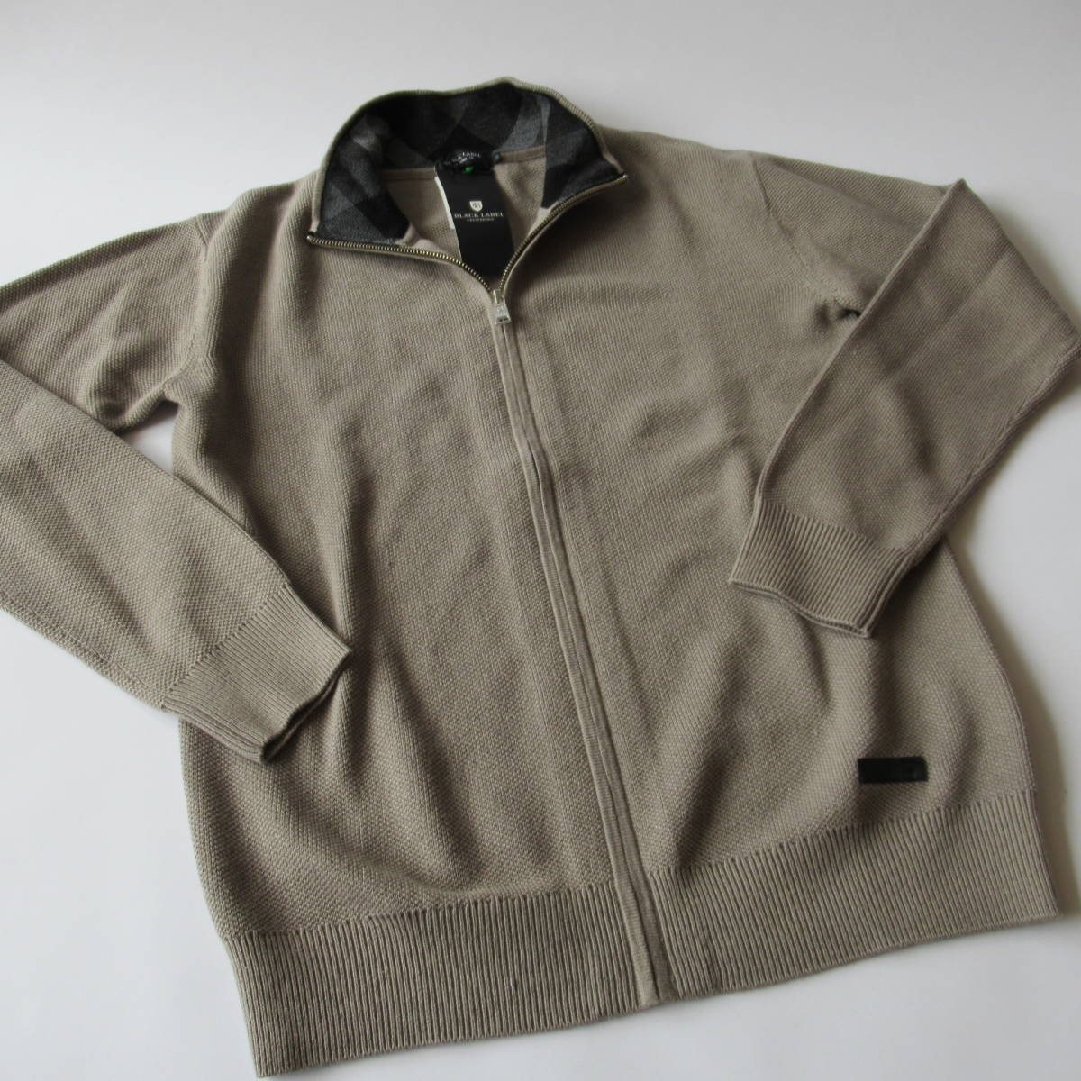 ■■202304即決■ ブラックレーベルクレストブリッジ 新品ベージュ スタンドネックジップアップカーディガン / パーカー M