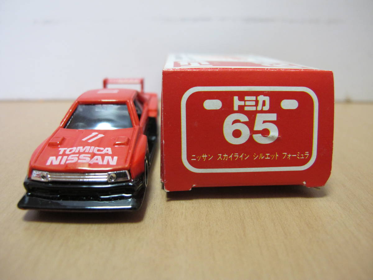 ○ ジェネシス 特注 スカイラインシルエット 赤 ミニカー 屋根文字青色