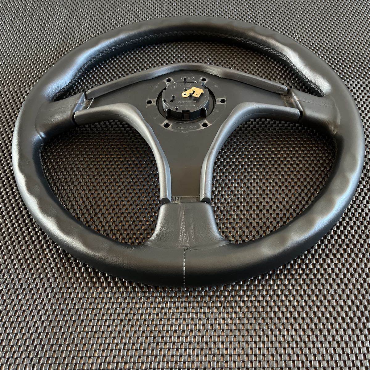 絶版 NARDI GARA3 Type4 ナルディ ガラ3 タイプ4 ブラックレザー/ガン