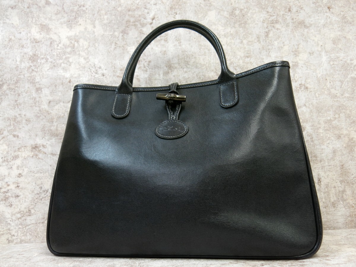 □極美品□Longchamp ロンシャン□ロゴ型押し□カーフ レザー 本革