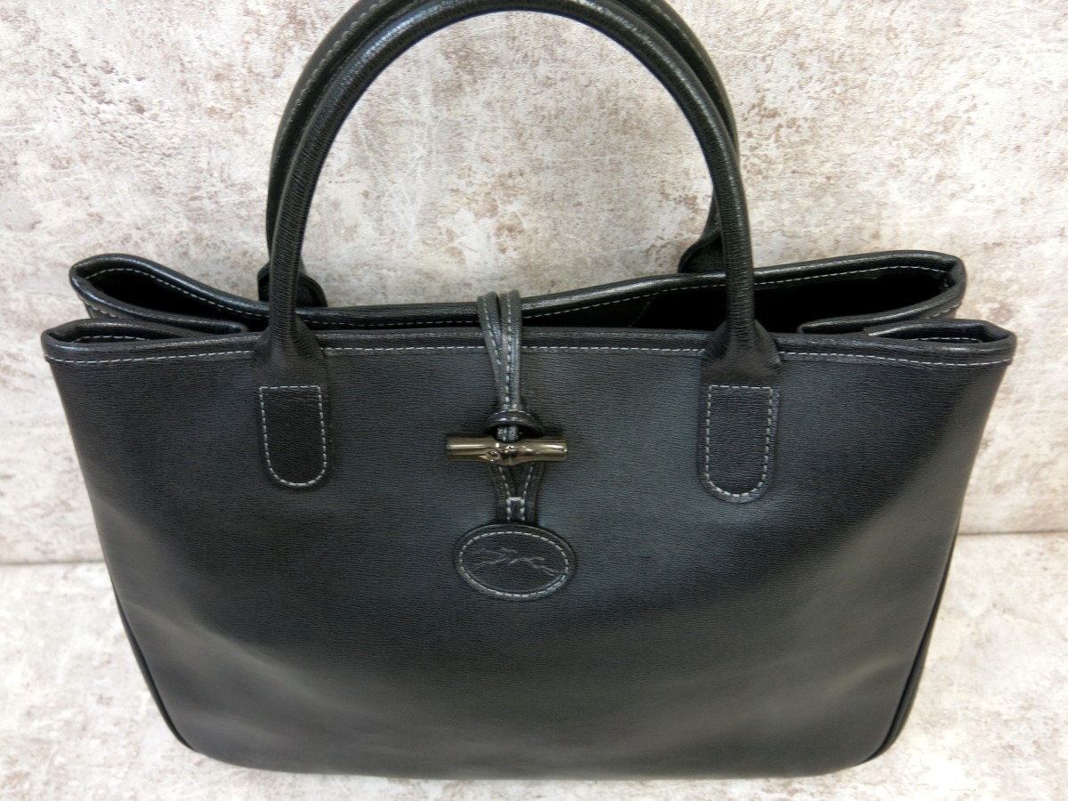 □極美品□Longchamp ロンシャン□ロゴ型押し□カーフ レザー 本革