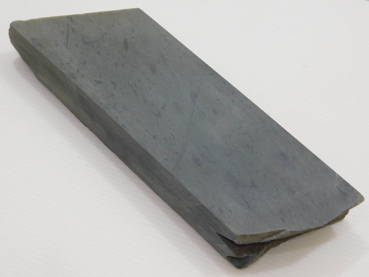 天然砥石 京都愛宕山産 戸前 カラス入り １.７キロ 鏡面 仕上砥 合砥 巣板 青砥 研ぎ といし 原石 鉋 包丁