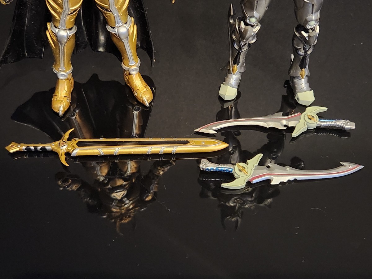 開封品 3990円スタート!! S.H.フィギュアーツ 黄金騎士 牙狼 & 銀牙  