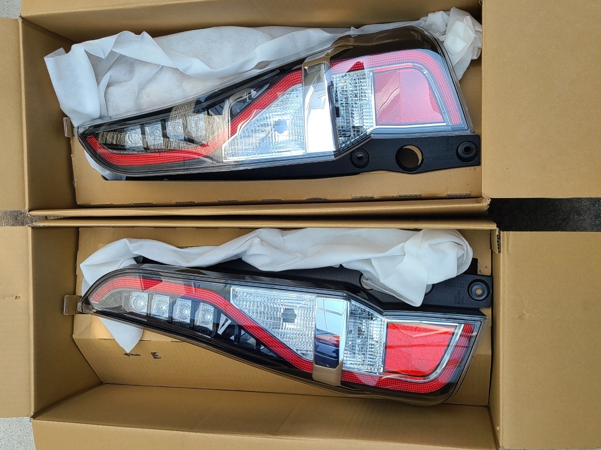 セレナ C27 後期 ハイウェイスター ファイバーLEDテールランプ 右 