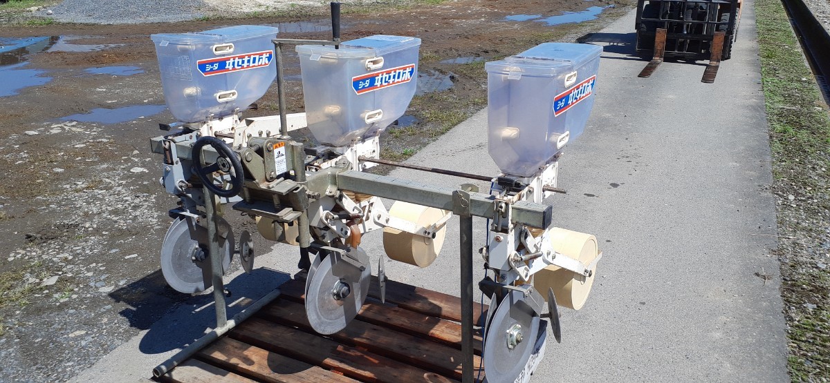 大豆、麦播種機イセキロボシ-ダ-中古完動品栃木市より